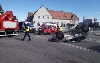 Zderzenie dwóch samochodów na ulicy w Opolu