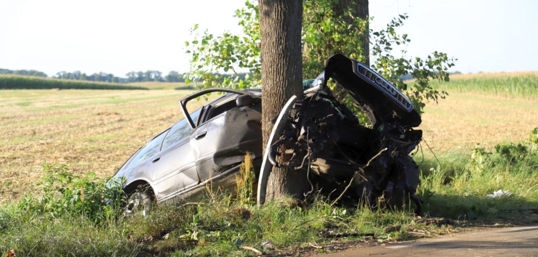 Groźny wypadek w Wawelnie. Samochód wpadł do rowu