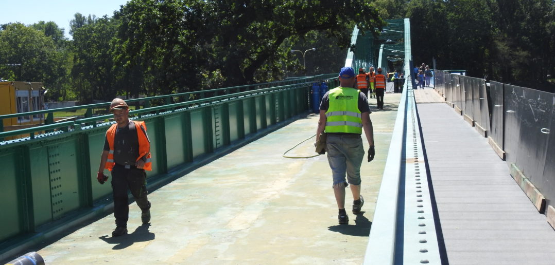 &#8211; Do końca sierpnia skończymy &#8211; zapewniają wykonawcy remontu mostu im. Ireny Sendlerowej w Opolu