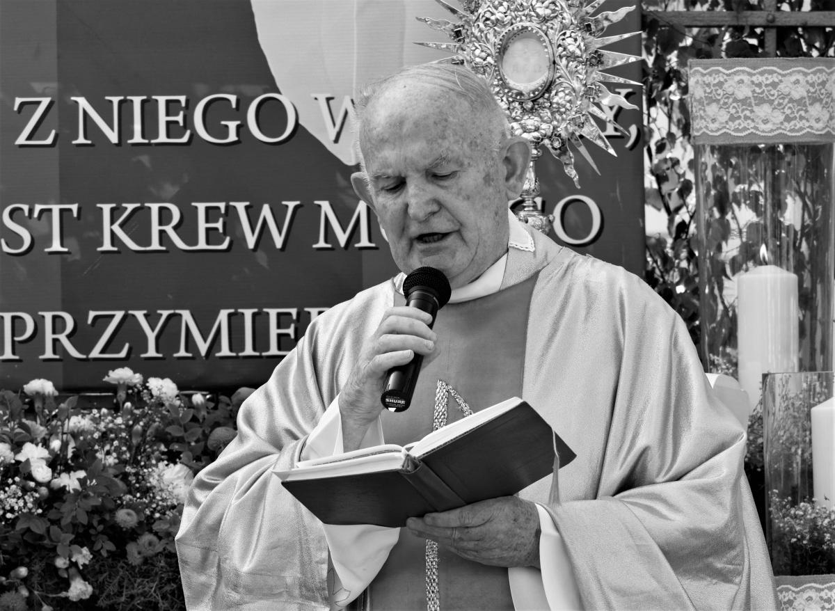 Zmarł ks. Jan Kozioł z parafii w Dobrzeniu Wielkim