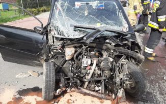 Groźny wypadek w Tarnowie Opolskim. Zderzenie trzech samochodów Groźny wypadek w Tarnowie Opolskim. Zderzenie trzech samochodów