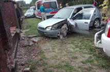 Kierująca samochodem wjechała w ogrodzenie posesji