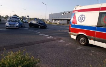 Skoda zderzyła się z busem koło Makro w Opolu