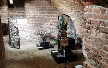 Zamknięcie wystawy „Kwiaty po mistrzowsku” na niemodlińskim zamku. Frekwencja dopisała [GALERIA]
