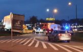Opole. Kierowca tira wjechał na wyspę ronda przy Makro