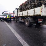 Zderzenie samochodu osobowego z ciężarówką na obwodnicy Opola