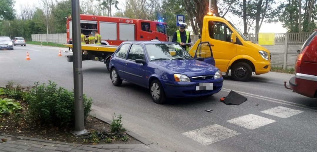 Czołowe zderzenie samochodów w Opolu. Trzy osoby ranne
