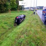 Opole. Kierowca stracił panowanie nad autem i wpadł do rowu