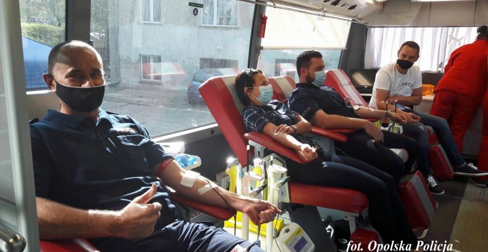 Opolscy policjanci oddali krew dla Adasia