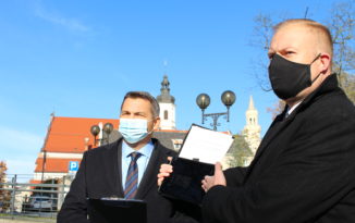 Riposta. Posłowie KO odpowiadają na „pierdolety, wypociny i wymiociny” wojewody opolskiego Riposta. Posłowie KO odpowiadają na „pierdolety, wypociny i wymiociny” wojewody opolskiego