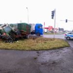 Opole. Kierujący ciągnikiem uderzył w sygnalizator i wpadł do rowu