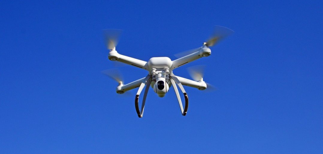 Rekreacyjne latanie dronem z kamerą już tylko po zdanym egzaminie
