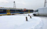 Laweta wjechała w szynobus na niestrzeżonym przejeździe kolejowym
