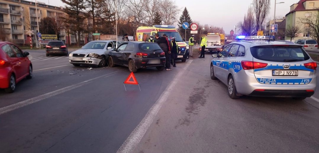 Wypadek na skrzyżowaniu ulic Luboszyckiej i Nysy Łużyckiej w Opolu [aktualizacja]
