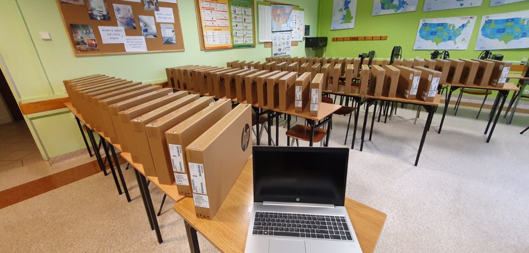 Laptopy dla nauczycieli wszystkich podstawówek w regionie