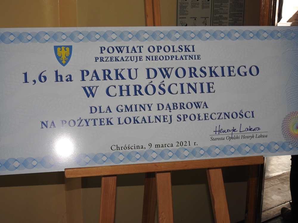 Dworek i park w Chróścinie od dzisiaj są własnością gminy Dąbrowa