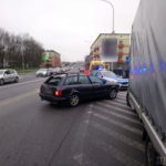 Zderzenie busa i audi na skrzyżowaniu Luboszyckiej z Nysy Łużyckiej w Opolu