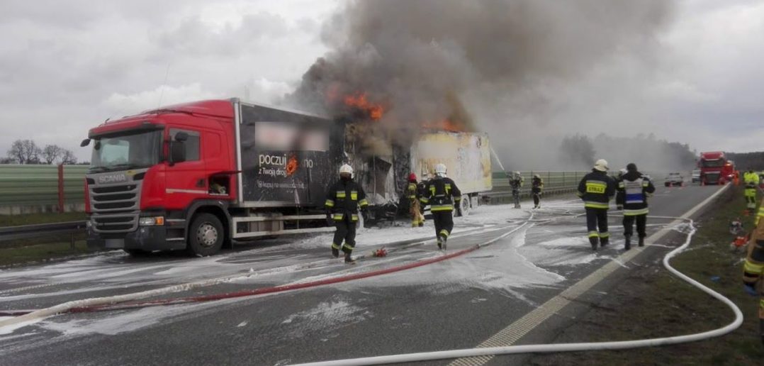 Pożar ciężarówki wiozącej kosmetyki na autostradzie A4