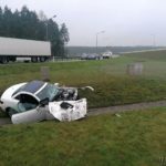 Sportowy mercedes rozbił się na autostradzie A4. Kierowca trafił do szpitala