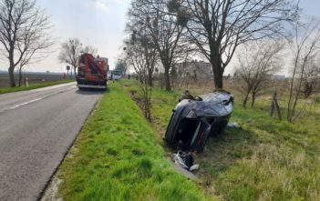 Autobus zderzył się z audi na drodze między Lewinem Brzeskim, a Skorogoszczą