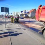 Utrudnienia na Niemodlińskiej w Opolu. Z ciężarówki wylał się olej