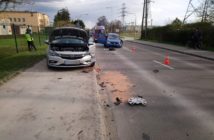 Zderzenie dwóch aut na ulicy Oświęcimskiej w Opolu. Droga jest zablokowana