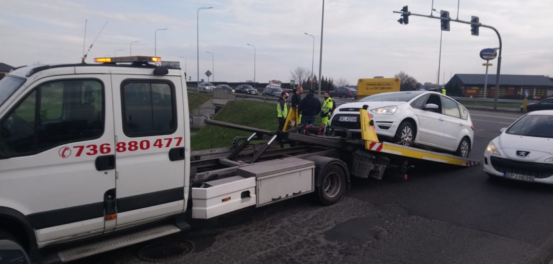 Trzy samochody zderzyły się w Opolu. Sprawca kolizji uciekł