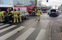 Zderzenie volkswagena i mazdy na skrzyżowaniu w centrum Opola