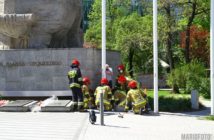 Podmuch wiatru uszkodził maszt na placu Wolności w Opolu
