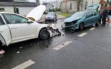 Czołowe zderzenie dwóch samochodów w Dobrzeniu Wielkim