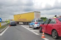 Kolizja z udziałem trzech samochodów w Rogowie Opolskim na DK 45 Opole-Krapkowice