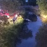22-latek kierujący bmw wjechał do rzeki Widawy w Namysłowie