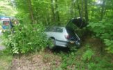 Z dużą prędkością wjechał w drzewo, trafił do szpitala