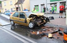 Czołowe zderzenie samochodu osobowego z tirem w Dobrzeniu Wielkim