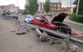 Kierujący dacią stracił panowanie nad autem i uderzył w bariery