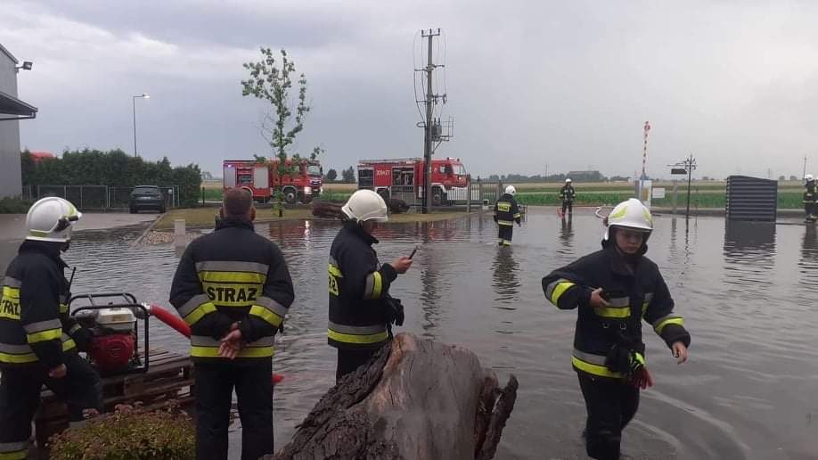 Interwencje straży pożarnej po burzach w regionie