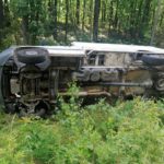Bus wypadł z drogi w Szczedrzyku. Kierowca został poszkodowany