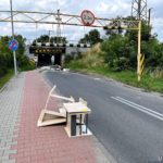 Kolizja na ul. Krapkowickiej w Opolu. Kamper uderzył w wiadukt kolejowy
