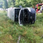 Bus wypadł z drogi w Szczedrzyku. Kierowca został poszkodowany