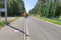 Kierowca osobowego opla uderzył w znak drogowy w Brynicy. Na miejscu lądował helikopter LPR