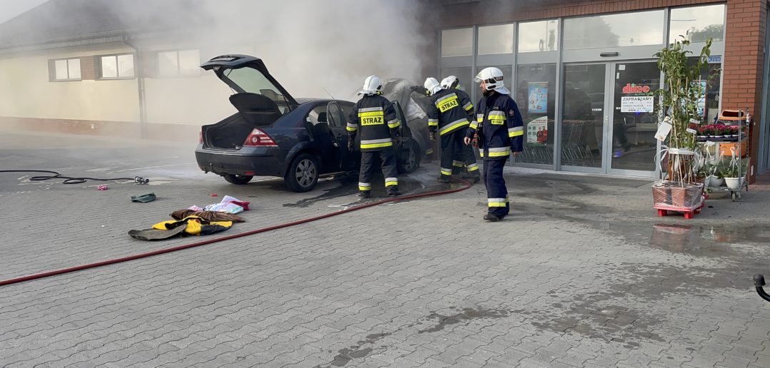 Pożar samochodu w Komprachcicach