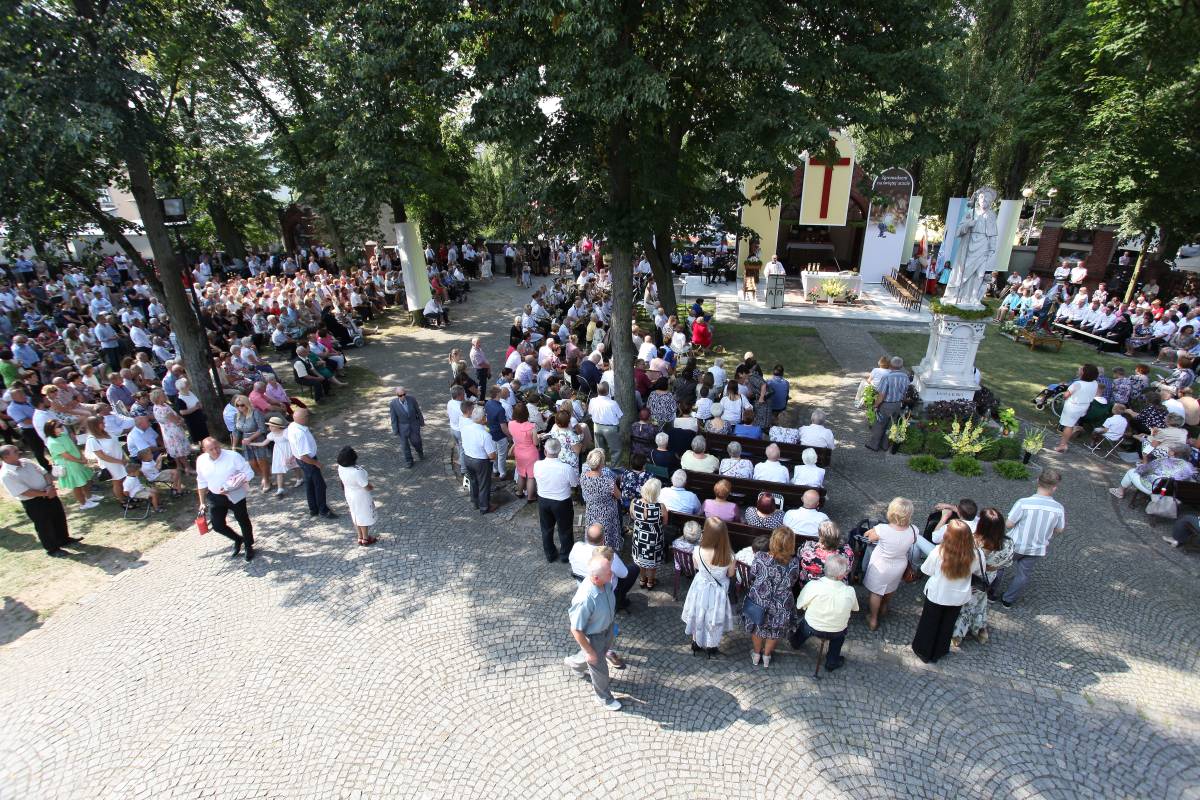 Tłumy pod kościołem św. Rocha – wierni znów przyjechali na tradycyjny odpust [GALERIA, AUDIO]