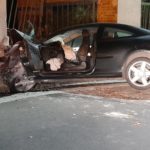 Tragiczny wypadek w Janowie w powiecie brzeskim. Kierowca był pijany, wypadł z drogi i uderzył w budynek, zginęła pasażerka