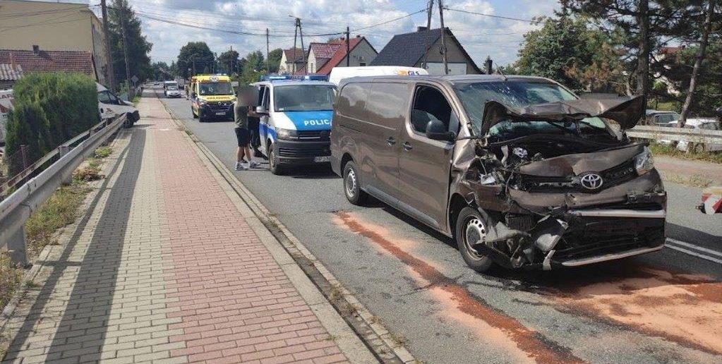 Trzy samochody zderzyły się w Dobrzeniu Wielkim