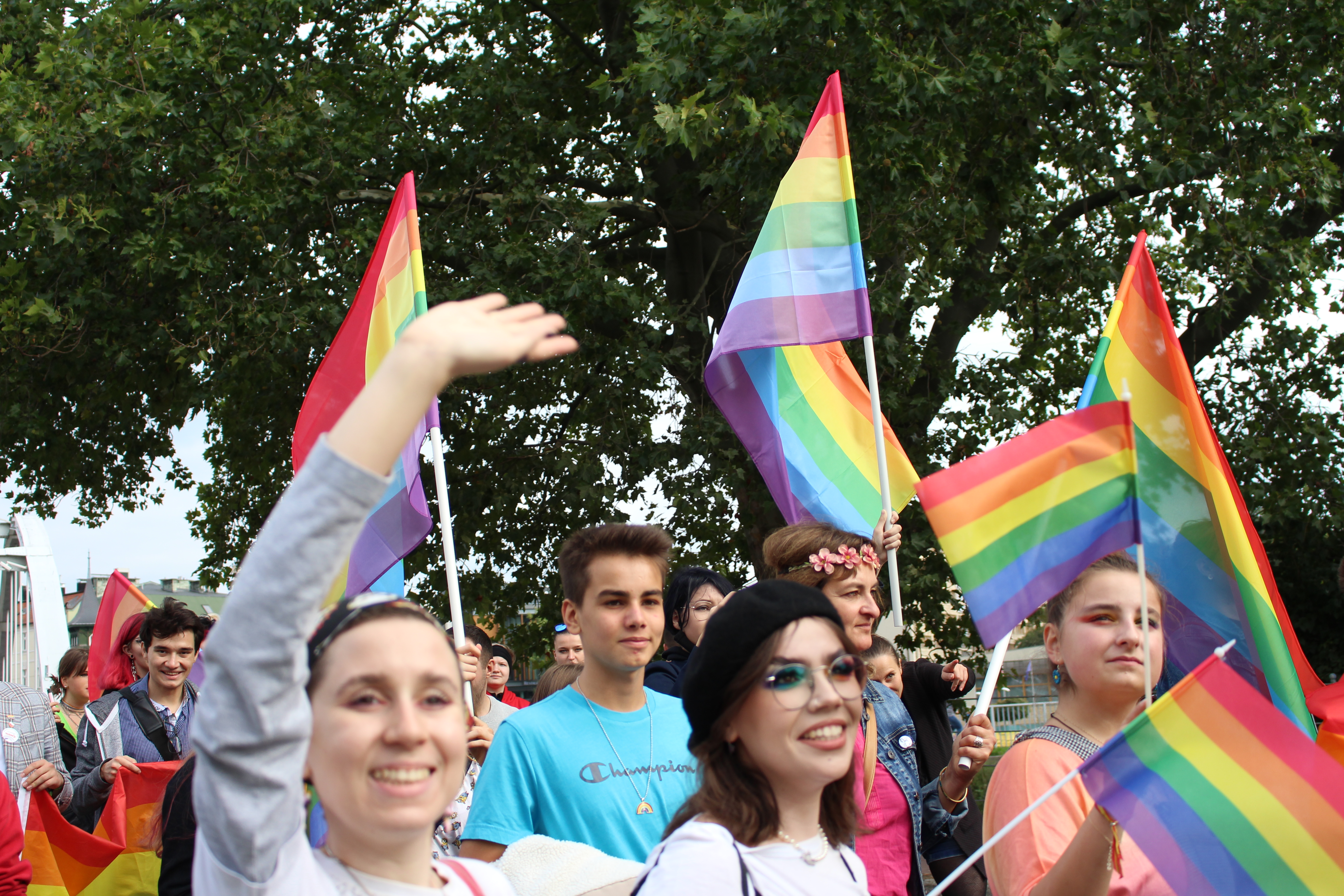 III Marsz Równości w Opolu. Demonstrowali homo i hetero, by pokazać niezgodę na złe traktowanie mniejszości LGBT. Galeria: dużo zdjęć