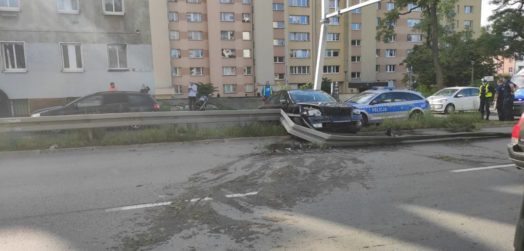 Zderzenie ciężarówki z osobówką na ul. Nysy Łużyckiej w Opolu