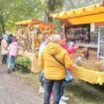 Targi miodów i rękodzieła w bierkowickim skansenie przyciągnęły tłumy zwiedzających