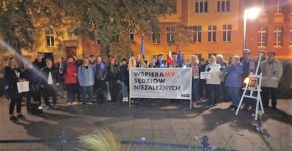 Pisowska pętla na polskim sądownictwie zaciska się. Wolni Ludzie z Opola protestują niezmiennie