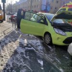 Zderzenie dwóch aut na skrzyżowaniu Katowickiej i Kośnego w Opolu