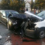 Czołowe zderzenie dwóch volkswagenów w Opolu